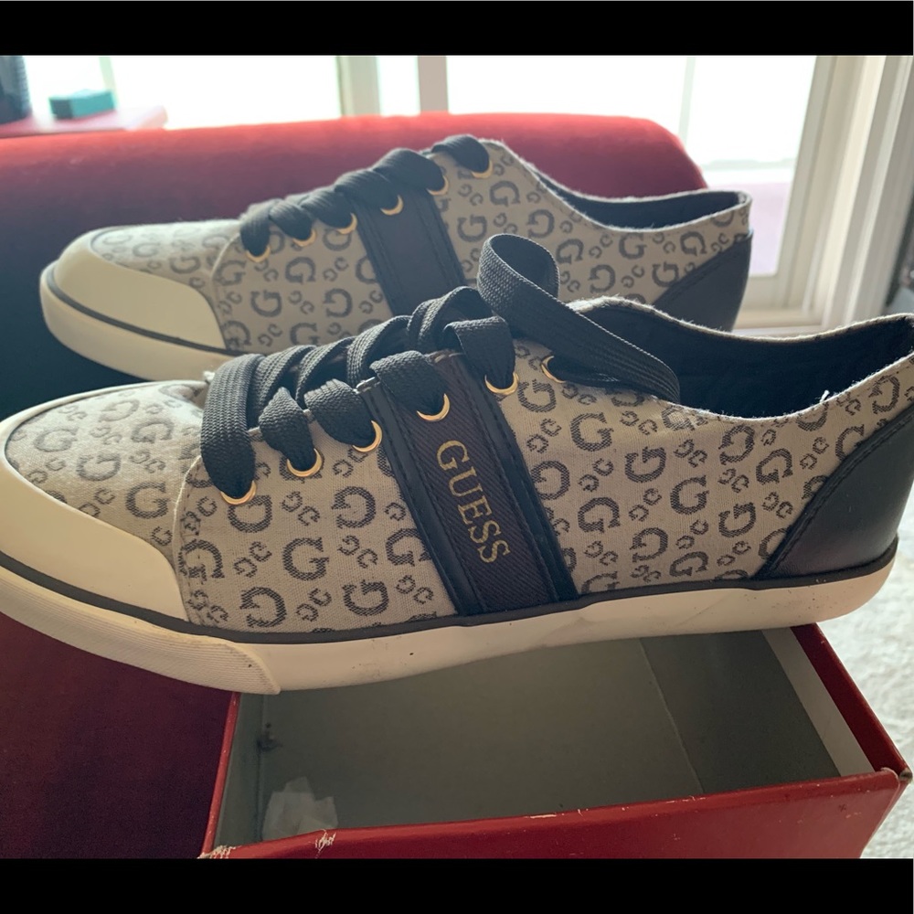 Guess shoe brand new size 10 Bernice M